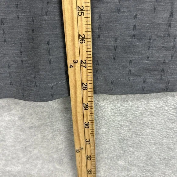 Vuori Shirt Mens Medium Charcoal Arrows Bridge Short Sleeve Button Stretch NEW - Picture 6 of 7